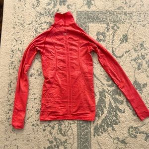 Lululemon swiftly tech turtle neck EUC